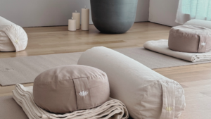 Yogamatten im Raum für Somatic Yin Yoga in Aachen